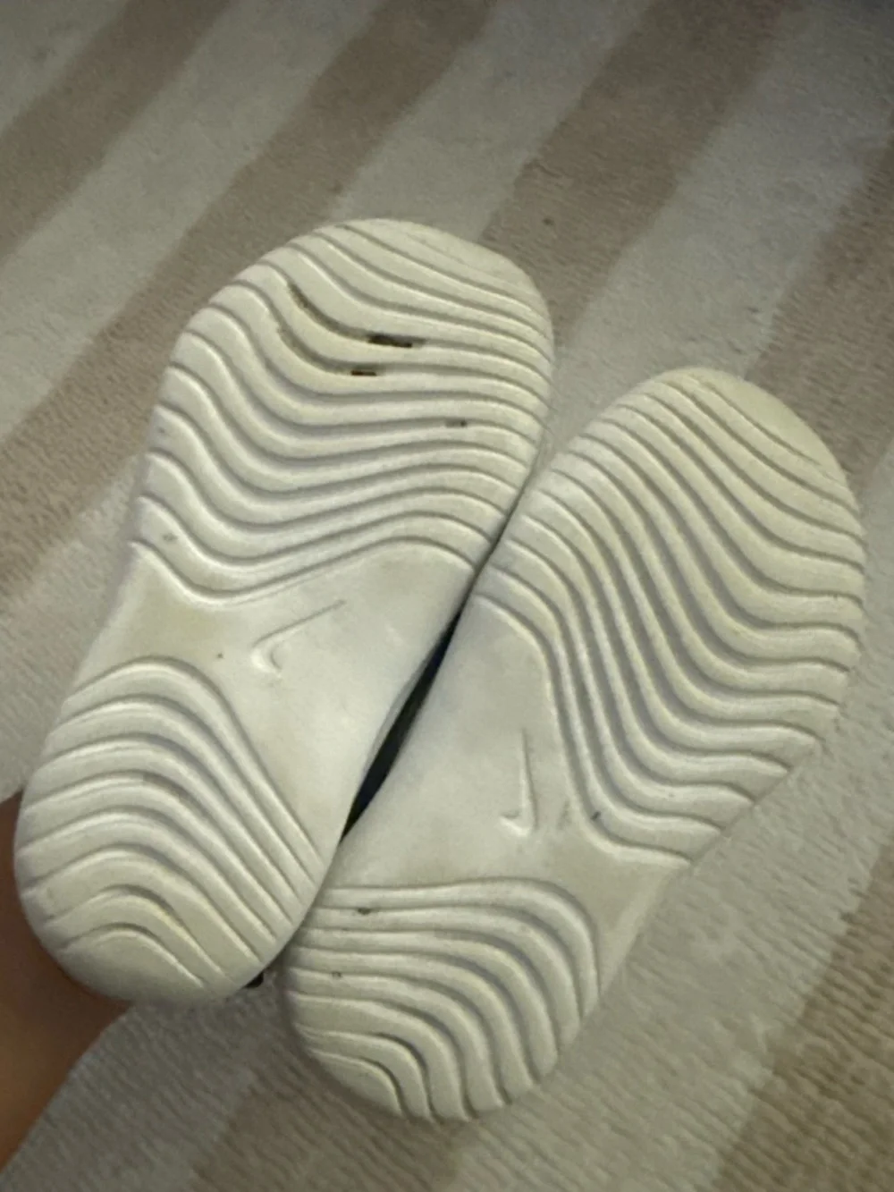 Nike lightweight slip